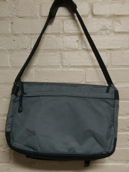 Kenneth Cole | Crossbody Messenger Bag Grey Black - Picture 2 of 8